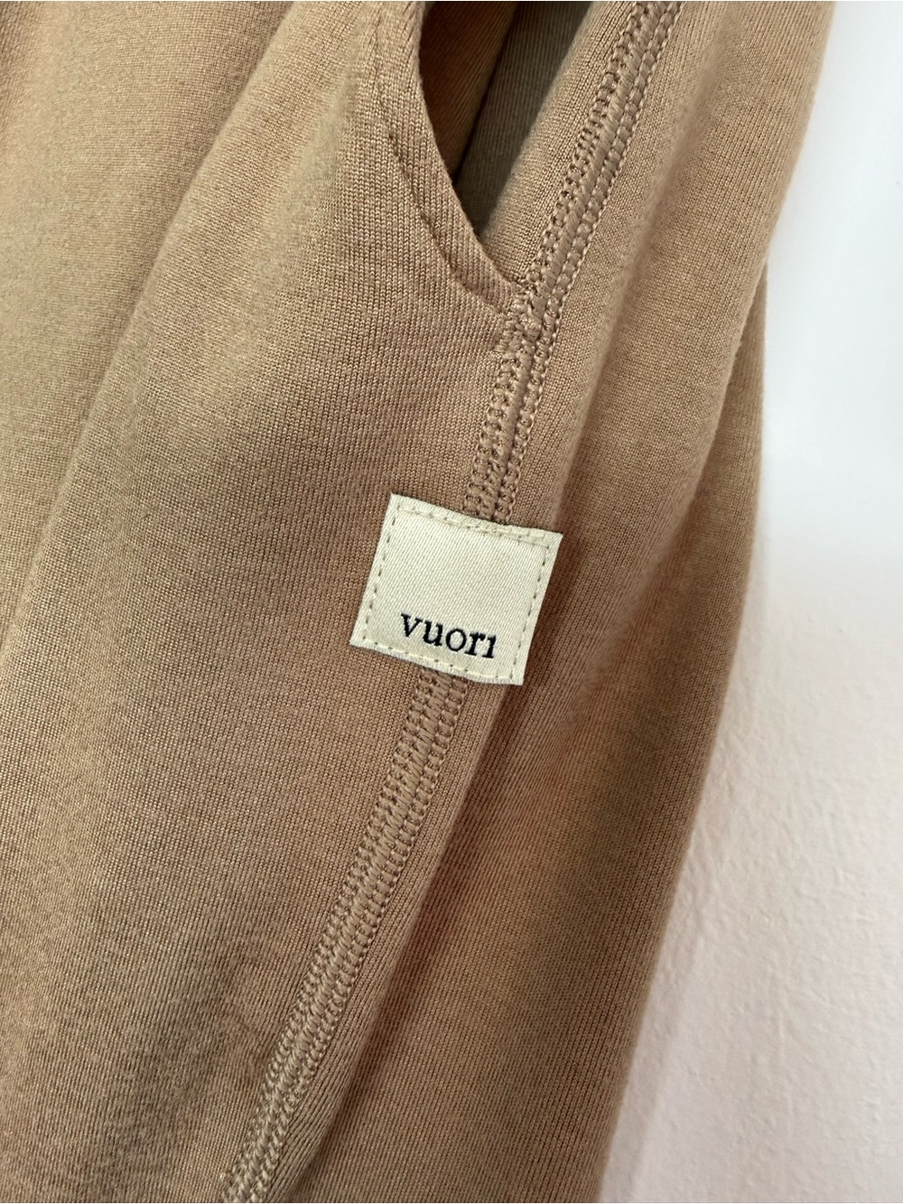 34: Vuori Boyfriend Sweatpants Tan Size Small 26.5” Inseam - Picture 2 of 5
